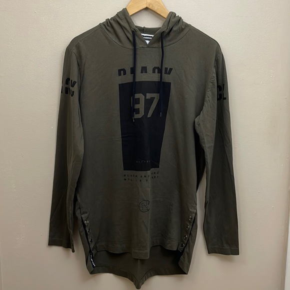 2/$20 Black and blanc tunic shirt Men S - Picture 1 of 5